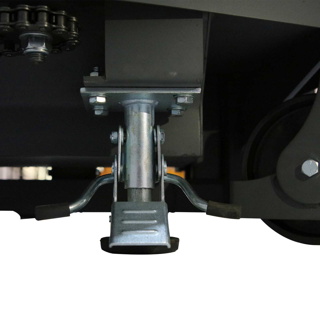 Semi-electric stacker lift cylinder and carriage, close-up on the mast