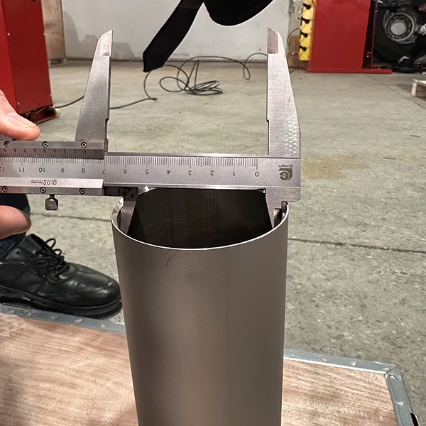 7. Tire changer with protective covers for wheel rim protection