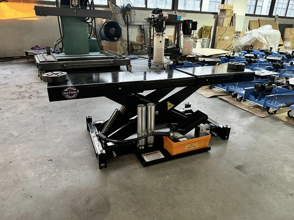5. 7,000 lb capacity rolling jack for tire and suspension work