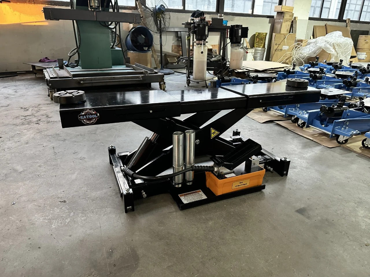 5. 7,000 lb capacity rolling jack for tire and suspension work